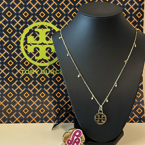 NEW✨Necklace with Tory Burch Round charm - Picture 1 of 9